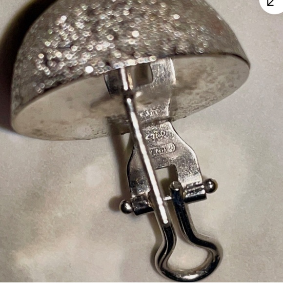 Florentine Finish Large Button Studs With Clip 18 K Gold by Carolina Bucci - Picture 5 of 8